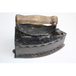 Antique Primitive Cast Iron Charcoal Sad Iron Wood Handle Home Bar Decor